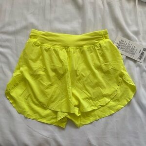 Lululemon classic fast & free HR short 3” yellow size 2 NWT